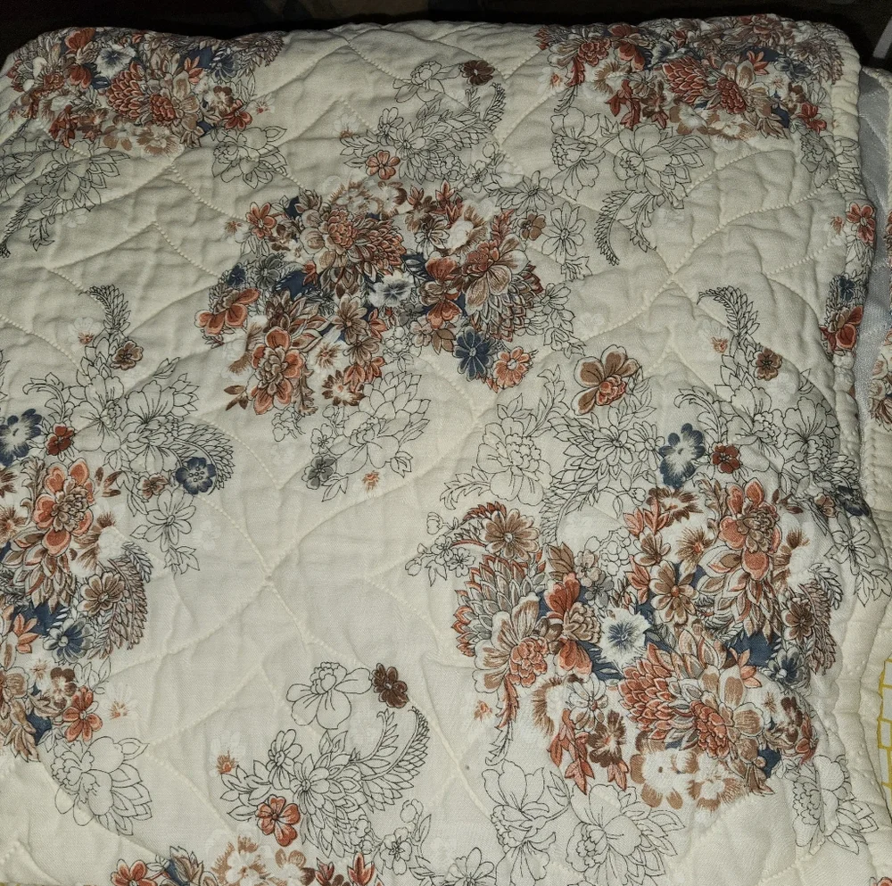 Vintage 1970s Floral Quilted Comforter by J.P. Stevens